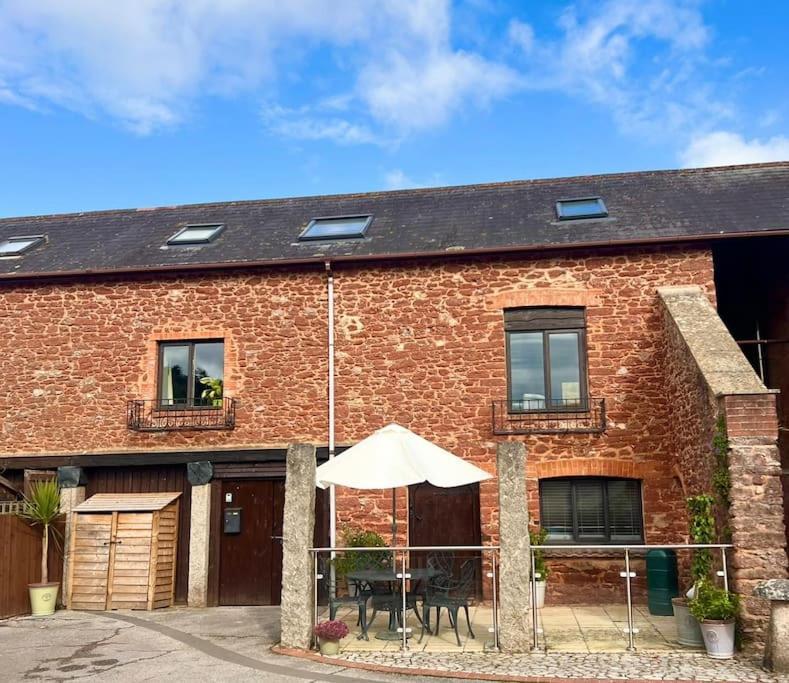 Countryside Converted Barn With Hot Tub 뉴턴애벗 외부 사진